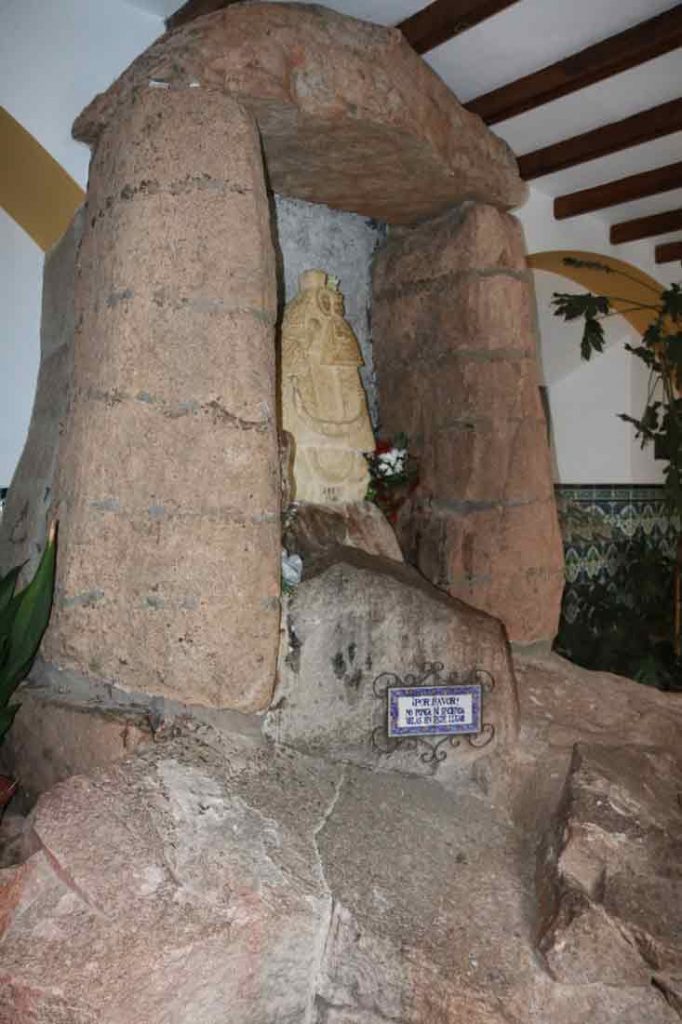 Aparición-Virgen-de-la-Cabeza-patio