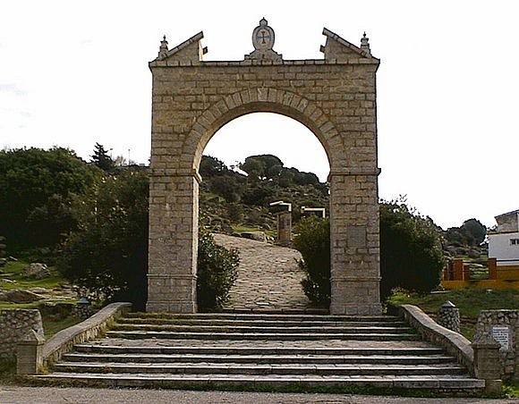 Vista frontal Arco del Santuario