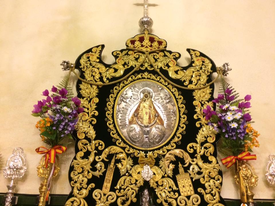 estandarte Virgen de la Cabeza Sevilla