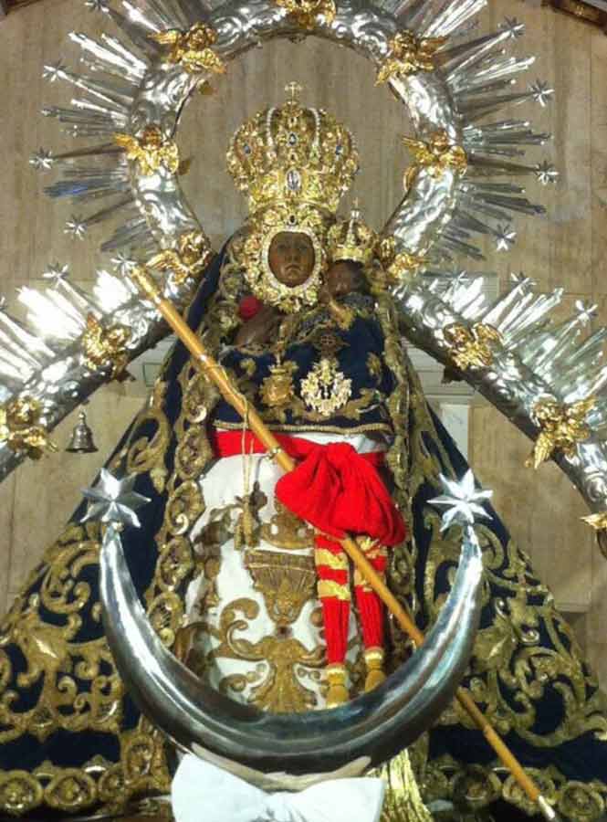 Virgen de la Cabeza con manto-recoronacion
