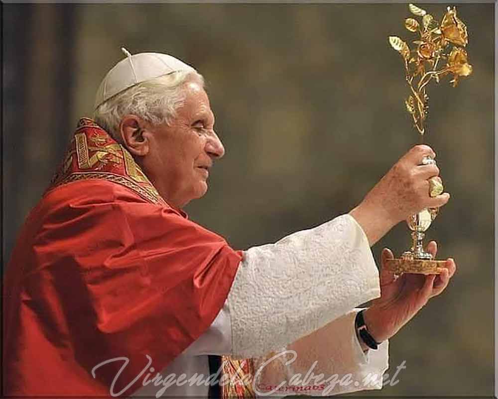 Papa con Rosa de Oro Virgen de la Cabeza