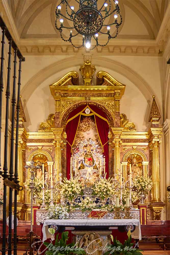 Altar Virgen de la Cabeza en presbiterio por covid 