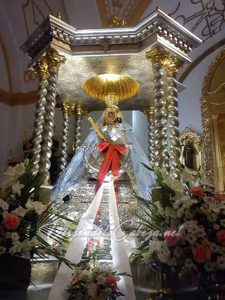 Virgen Sabiote templete andas