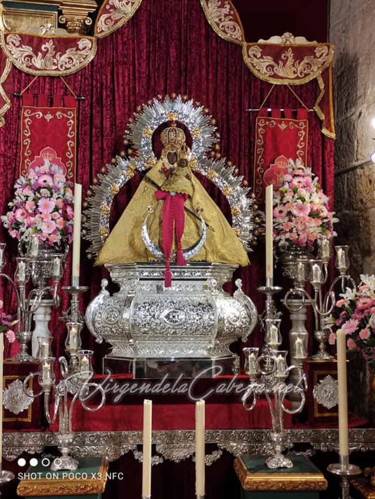 Virgen Jamilena entronizada