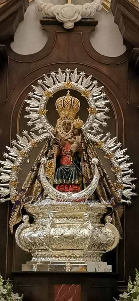 Virgen Torredelcampo con manto