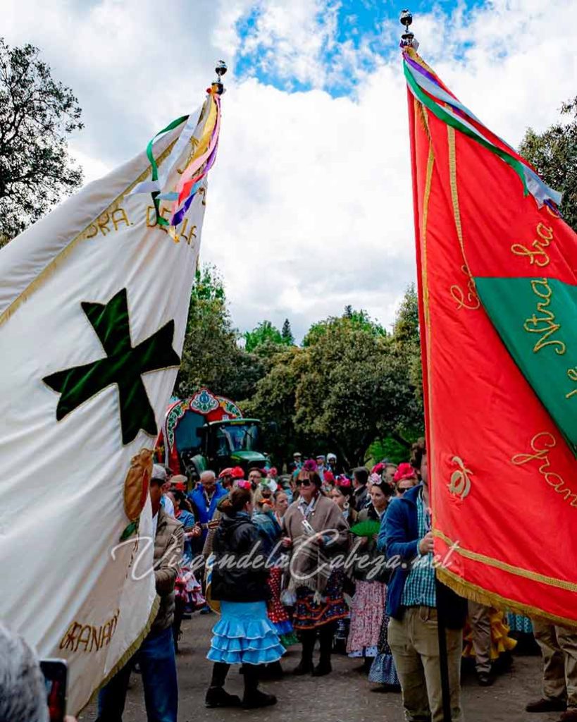 Banderas cofradía Granada Virgen Cabeza