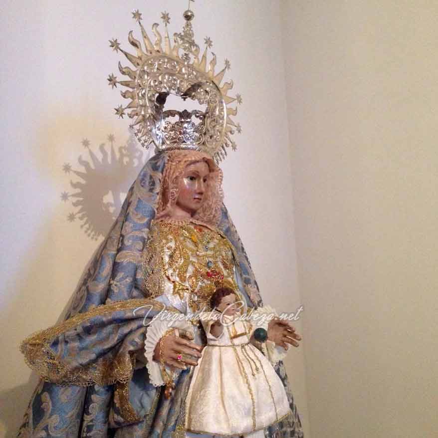 Virgen Archidona con niño y corona