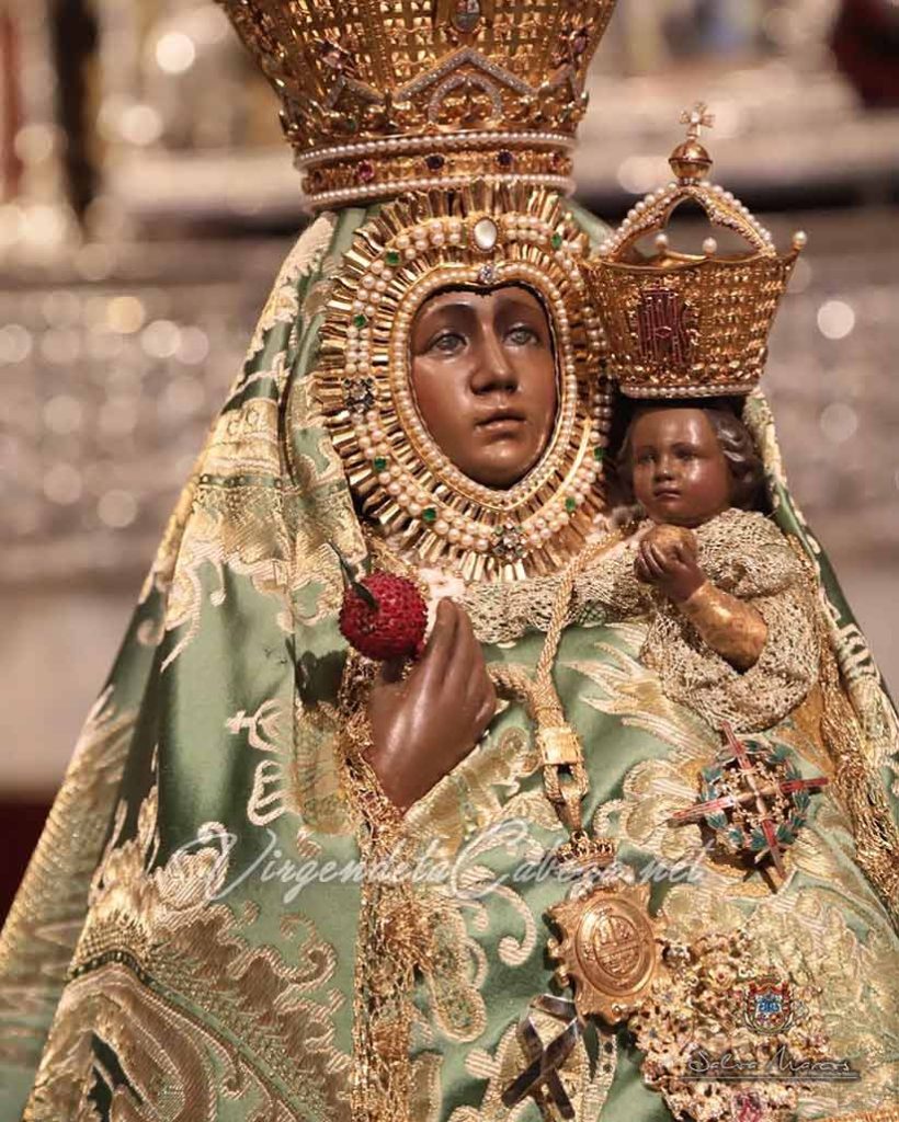 Virgen de la Cabeza con manto verde