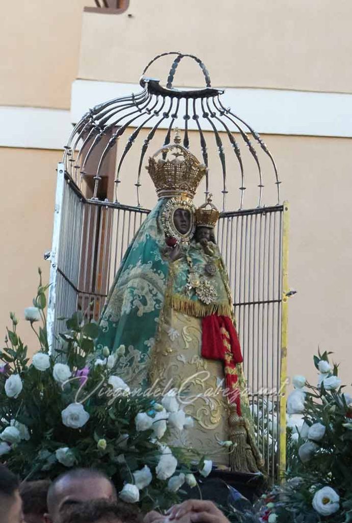 Subida Virgen de la Cabeza en andas de traslado - jaula