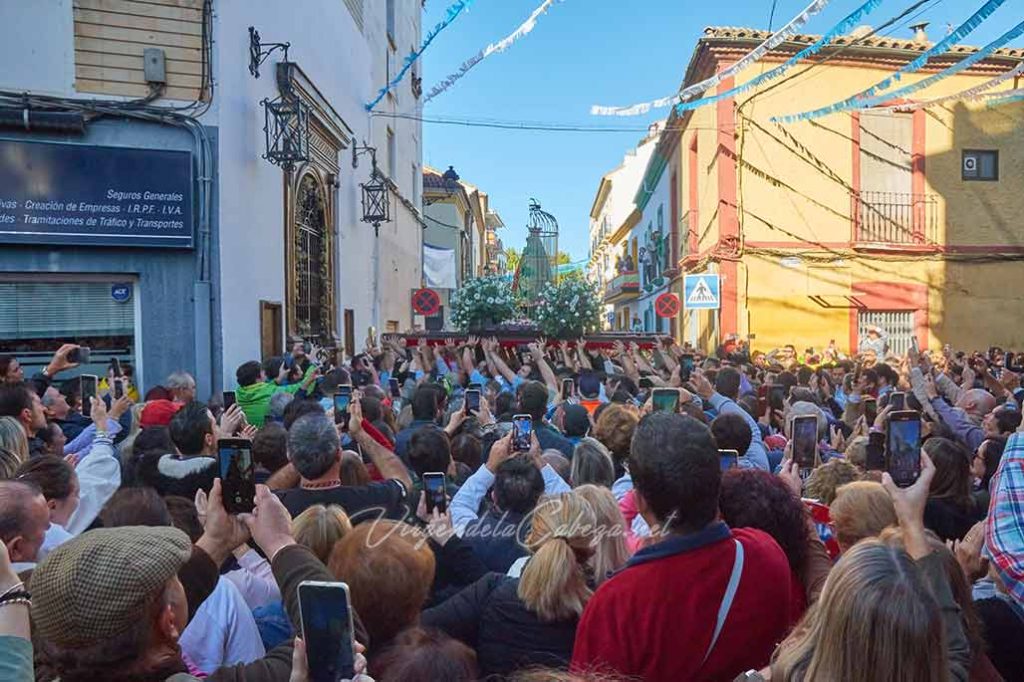 Bajada 2022 Virgen jaula por calles de Andújar