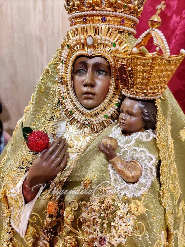 Virgen de la Cabeza con manto verde oliva
