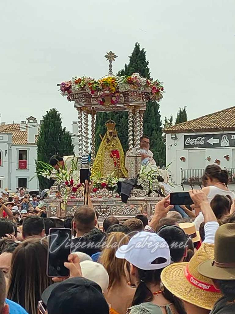 Virgen de la Cabeza en procesión romería Andújar
